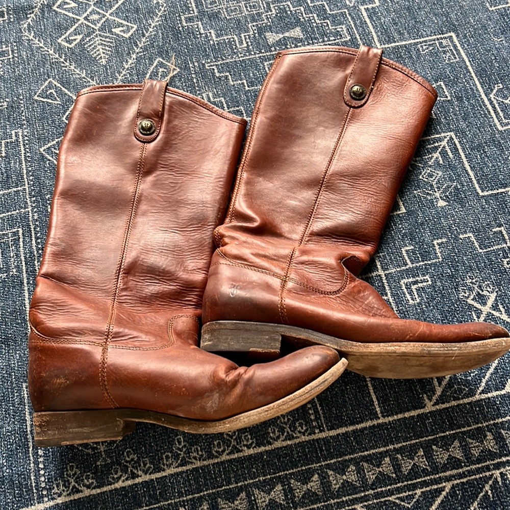 Women’s Melissa Button Lug Frye cowboy boots - size 7